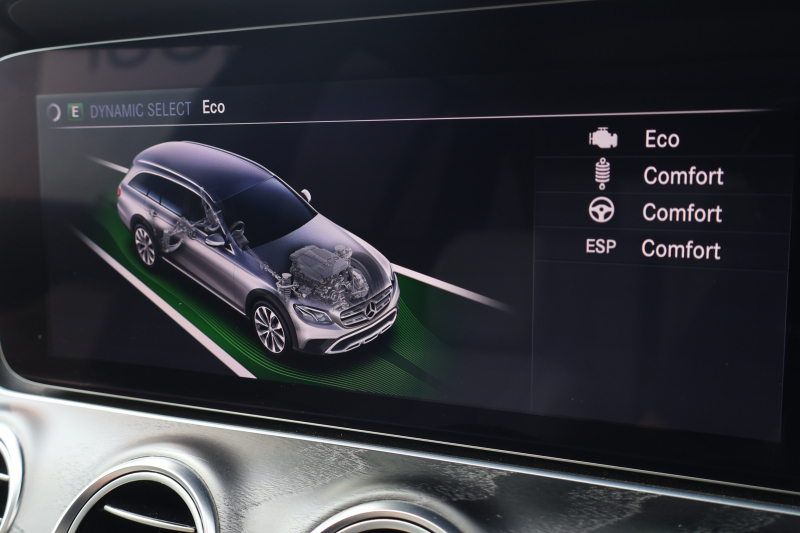 メルセデスベンツ Eクラス E220d 4MATIC ｵｰﾙﾃﾚｲﾝ ﾛｰﾚｳｽｴﾃﾞｨｼｮﾝ　特別仕様車  ﾚｰﾀﾞｰｾｰﾌﾃｨPKG ｴｱﾊﾞﾗﾝｽPKG ﾊﾟﾉﾗﾏSR ｷｰﾚｽGO 白/黒ﾅｯﾊﾟ革 ｼｰﾄﾋｰﾀｰ ﾍﾞﾝﾁﾚｰﾀｰ ｽﾃｱﾘﾝｸﾞﾋｰﾀｰ 純正ﾅﾋﾞ地ﾃﾞｼﾞ 360°ｶﾒﾗ Burmester Applecarplay 電動Rｹﾞｰﾄ HUD 専用19ｲﾝﾁAW　2年保証