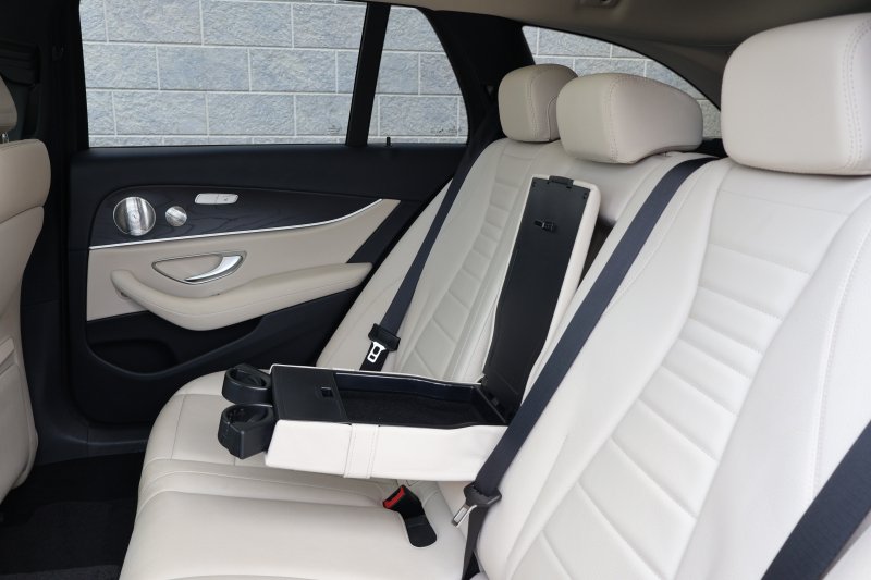 メルセデスベンツ Eクラス E220d 4MATIC ｵｰﾙﾃﾚｲﾝ ﾛｰﾚｳｽｴﾃﾞｨｼｮﾝ　特別仕様車  ﾚｰﾀﾞｰｾｰﾌﾃｨPKG ｴｱﾊﾞﾗﾝｽPKG ﾊﾟﾉﾗﾏSR ｷｰﾚｽGO 白/黒ﾅｯﾊﾟ革 ｼｰﾄﾋｰﾀｰ ﾍﾞﾝﾁﾚｰﾀｰ ｽﾃｱﾘﾝｸﾞﾋｰﾀｰ 純正ﾅﾋﾞ地ﾃﾞｼﾞ 360°ｶﾒﾗ Burmester Applecarplay 電動Rｹﾞｰﾄ HUD 専用19ｲﾝﾁAW　2年保証