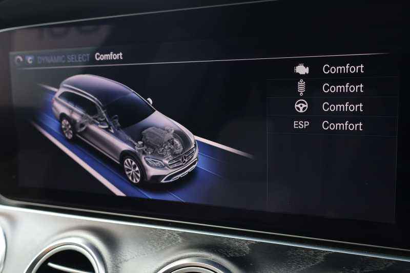 メルセデスベンツ Eクラス E220d 4MATIC ｵｰﾙﾃﾚｲﾝ ﾛｰﾚｳｽｴﾃﾞｨｼｮﾝ　特別仕様車  ﾚｰﾀﾞｰｾｰﾌﾃｨPKG ｴｱﾊﾞﾗﾝｽPKG ﾊﾟﾉﾗﾏSR ｷｰﾚｽGO 白/黒ﾅｯﾊﾟ革 ｼｰﾄﾋｰﾀｰ ﾍﾞﾝﾁﾚｰﾀｰ ｽﾃｱﾘﾝｸﾞﾋｰﾀｰ 純正ﾅﾋﾞ地ﾃﾞｼﾞ 360°ｶﾒﾗ Burmester Applecarplay 電動Rｹﾞｰﾄ HUD 専用19ｲﾝﾁAW　2年保証