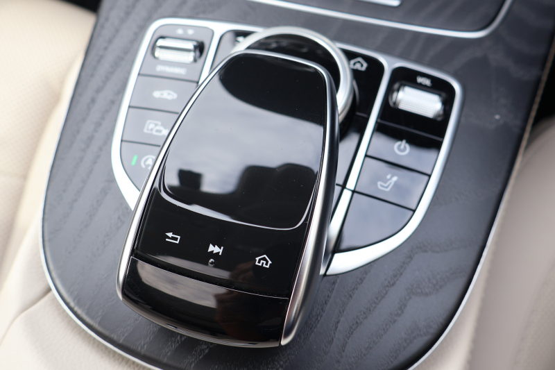 メルセデスベンツ Eクラス E220d 4MATIC ｵｰﾙﾃﾚｲﾝ ﾛｰﾚｳｽｴﾃﾞｨｼｮﾝ　特別仕様車  ﾚｰﾀﾞｰｾｰﾌﾃｨPKG ｴｱﾊﾞﾗﾝｽPKG ﾊﾟﾉﾗﾏSR ｷｰﾚｽGO 白/黒ﾅｯﾊﾟ革 ｼｰﾄﾋｰﾀｰ ﾍﾞﾝﾁﾚｰﾀｰ ｽﾃｱﾘﾝｸﾞﾋｰﾀｰ 純正ﾅﾋﾞ地ﾃﾞｼﾞ 360°ｶﾒﾗ Burmester Applecarplay 電動Rｹﾞｰﾄ HUD 専用19ｲﾝﾁAW　2年保証