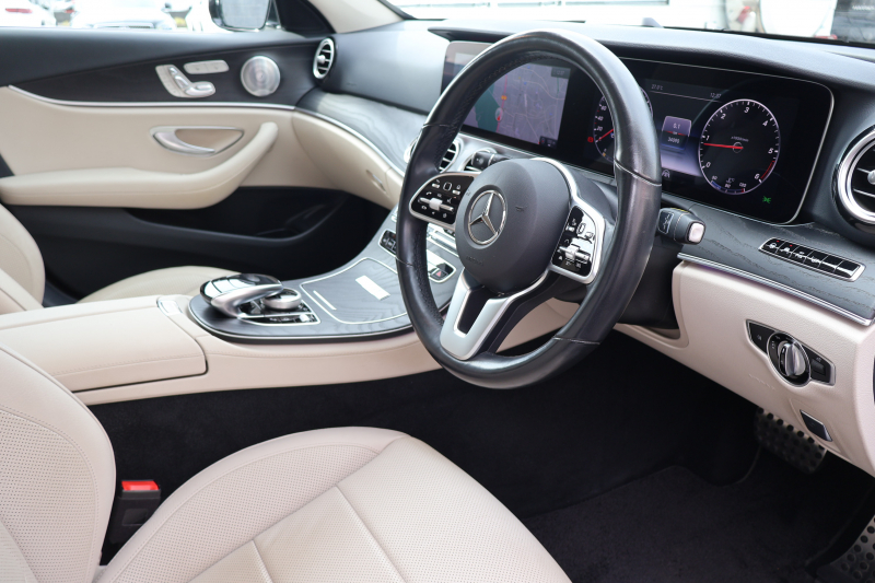 メルセデスベンツ Eクラス E220d 4MATIC ｵｰﾙﾃﾚｲﾝ ﾛｰﾚｳｽｴﾃﾞｨｼｮﾝ　特別仕様車  ﾚｰﾀﾞｰｾｰﾌﾃｨPKG ｴｱﾊﾞﾗﾝｽPKG ﾊﾟﾉﾗﾏSR ｷｰﾚｽGO 白/黒ﾅｯﾊﾟ革 ｼｰﾄﾋｰﾀｰ ﾍﾞﾝﾁﾚｰﾀｰ ｽﾃｱﾘﾝｸﾞﾋｰﾀｰ 純正ﾅﾋﾞ地ﾃﾞｼﾞ 360°ｶﾒﾗ Burmester Applecarplay 電動Rｹﾞｰﾄ HUD 専用19ｲﾝﾁAW　2年保証