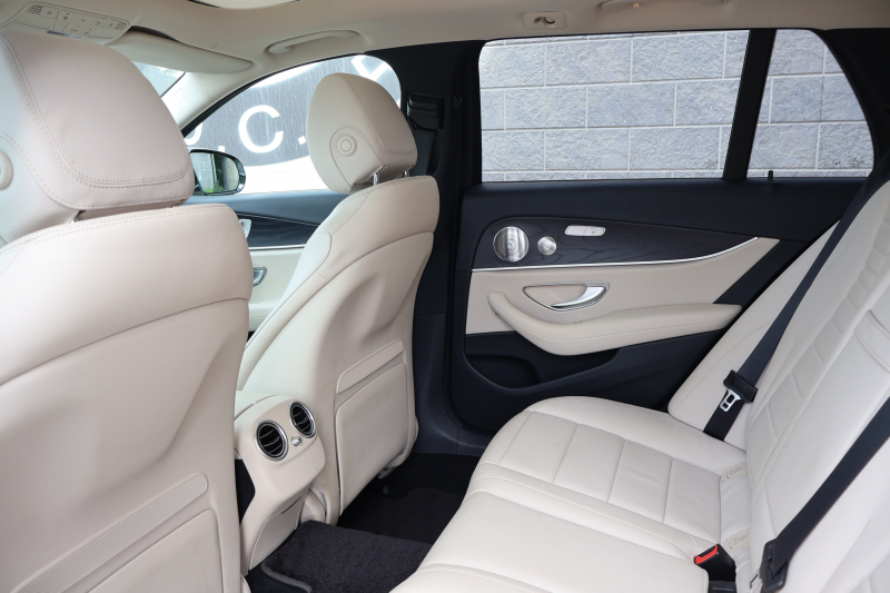 メルセデスベンツ Eクラス E220d 4MATIC ｵｰﾙﾃﾚｲﾝ ﾛｰﾚｳｽｴﾃﾞｨｼｮﾝ　特別仕様車  ﾚｰﾀﾞｰｾｰﾌﾃｨPKG ｴｱﾊﾞﾗﾝｽPKG ﾊﾟﾉﾗﾏSR ｷｰﾚｽGO 白/黒ﾅｯﾊﾟ革 ｼｰﾄﾋｰﾀｰ ﾍﾞﾝﾁﾚｰﾀｰ ｽﾃｱﾘﾝｸﾞﾋｰﾀｰ 純正ﾅﾋﾞ地ﾃﾞｼﾞ 360°ｶﾒﾗ Burmester Applecarplay 電動Rｹﾞｰﾄ HUD 専用19ｲﾝﾁAW　2年保証