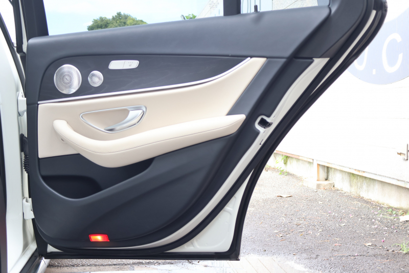 メルセデスベンツ Eクラス E220d 4MATIC ｵｰﾙﾃﾚｲﾝ ﾛｰﾚｳｽｴﾃﾞｨｼｮﾝ　特別仕様車  ﾚｰﾀﾞｰｾｰﾌﾃｨPKG ｴｱﾊﾞﾗﾝｽPKG ﾊﾟﾉﾗﾏSR ｷｰﾚｽGO 白/黒ﾅｯﾊﾟ革 ｼｰﾄﾋｰﾀｰ ﾍﾞﾝﾁﾚｰﾀｰ ｽﾃｱﾘﾝｸﾞﾋｰﾀｰ 純正ﾅﾋﾞ地ﾃﾞｼﾞ 360°ｶﾒﾗ Burmester Applecarplay 電動Rｹﾞｰﾄ HUD 専用19ｲﾝﾁAW　2年保証