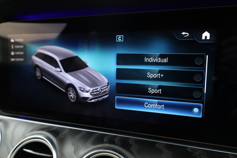 メルセデスベンツ Eクラス E220d 4MATIC ｵｰﾙﾃﾚｲﾝ　後期型 ｴｸｽｸﾙｰｼﾌﾞPKG ｴﾅｼﾞｬｲｼﾞﾝｸﾞPKG ﾚｰﾀﾞｰｾｰﾌﾃｨPKG 1ｵｰﾅｰ ﾊﾟﾉﾗﾏSR ﾌﾞﾗｳﾝ革 ｼｰﾄﾋｰﾀ ﾍﾞﾝﾁﾚｰﾀ 360°ｶﾒﾗ MBUX ARﾅﾋﾞｹﾞｰｼｮﾝ Burmester ﾜｲﾔﾚｽﾁｬｰｼﾞﾝｸﾞ HUD ｴｱｻｽ 純正19ｲﾝﾁAW　2年保証