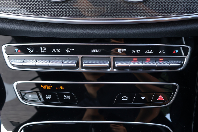 AMG Eクラス E53 4MATIC+ ｶﾌﾞﾘｵﾚ(ISG搭載ﾓﾃﾞﾙ)　後期型 ﾀﾞｸﾚｯﾄﾞ幌 ｴｸｽｸﾙｰｼﾌﾞPKG ｴﾅｼﾞｬｲｼﾞﾝｸﾞPKGﾌﾟﾗｽ ｴｱﾊﾞﾗﾝｽPKG ﾚｰﾀﾞｰｾｰﾌﾃｨPKG 黒ﾅｯﾊﾟ革 ｼｰﾄﾋｰﾀ ﾍﾞﾝﾁﾚｰﾀ MBUX ARﾅﾋﾞ地ﾃﾞｼﾞ 360°ｶﾒﾗ MBUX Burmester Applecarplay HUD PTS AMG20ｲﾝﾁAW　2年保証