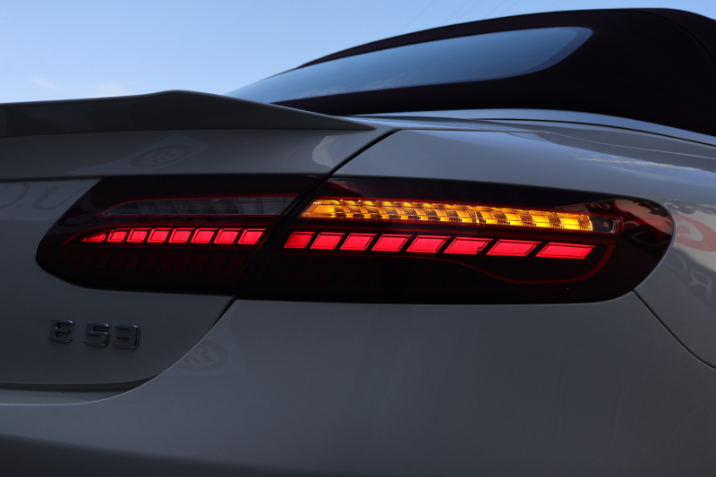 AMG Eクラス E53 4MATIC+ ｶﾌﾞﾘｵﾚ(ISG搭載ﾓﾃﾞﾙ)　後期型 ﾀﾞｸﾚｯﾄﾞ幌 ｴｸｽｸﾙｰｼﾌﾞPKG ｴﾅｼﾞｬｲｼﾞﾝｸﾞPKGﾌﾟﾗｽ ｴｱﾊﾞﾗﾝｽPKG ﾚｰﾀﾞｰｾｰﾌﾃｨPKG 黒ﾅｯﾊﾟ革 ｼｰﾄﾋｰﾀ ﾍﾞﾝﾁﾚｰﾀ MBUX ARﾅﾋﾞ地ﾃﾞｼﾞ 360°ｶﾒﾗ MBUX Burmester Applecarplay HUD PTS AMG20ｲﾝﾁAW　2年保証