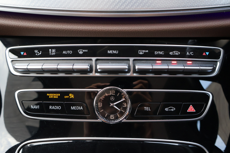 メルセデスベンツ Eクラス E220d 4MATIC ｵｰﾙﾃﾚｲﾝ　 ｴｸｽｸﾙｰｼﾌﾞPKG ﾚｰﾀﾞｰｾｰﾌﾃｨPKG ｴｱﾊﾞﾗﾝｽPKG 1ｵｰﾅｰ ﾊﾟﾉﾗﾏSR ｷｰﾚｽGO ﾅｯﾂﾌﾞﾗｳﾝ革 ｼｰﾄﾋｰﾀｰ ﾍﾞﾝﾁﾚｰﾀｰ 純正ﾅﾋﾞ地ﾃﾞｼﾞ 360°ｶﾒﾗ Burmester Applecarplay 電動Rｹﾞｰﾄ HUD 専用19ｲﾝﾁAW　2年保証