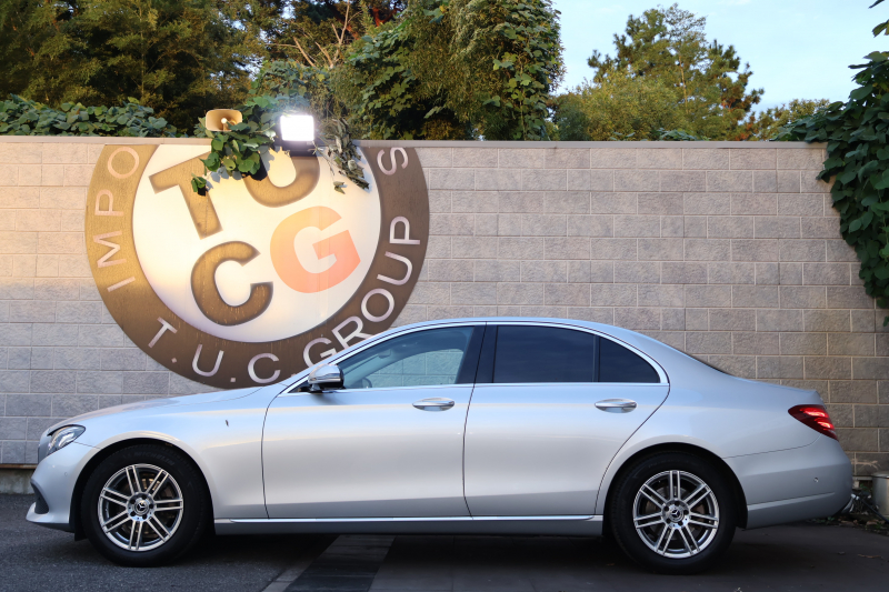 メルセデスベンツ Eクラス E200 AVG　ﾚｻﾞｰPKG ﾚｰﾀﾞｰｾｰﾌﾃｨPKG ｴｱﾊﾞﾗﾝｽPKG 黒革 全席ｼｰﾄﾋｰﾀｰ 純正12.3ｲﾝﾁﾅﾋﾞ地ﾃﾞｼﾞ 360°ｶﾒﾗ Burmesterｻﾗｳﾝﾄﾞ Applecarplay Android Auto 電動Rｹﾞｰﾄ PTS LEDﾍｯﾄﾞ ｱﾅﾛｸﾞ時計　2年保証