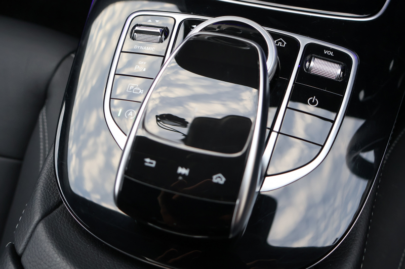 メルセデスベンツ Eクラス E200 AVG　ﾚｻﾞｰPKG ﾚｰﾀﾞｰｾｰﾌﾃｨPKG ｴｱﾊﾞﾗﾝｽPKG 黒革 全席ｼｰﾄﾋｰﾀｰ 純正12.3ｲﾝﾁﾅﾋﾞ地ﾃﾞｼﾞ 360°ｶﾒﾗ Burmesterｻﾗｳﾝﾄﾞ Applecarplay Android Auto 電動Rｹﾞｰﾄ PTS LEDﾍｯﾄﾞ ｱﾅﾛｸﾞ時計　2年保証