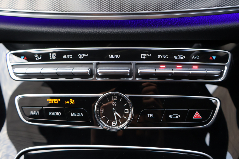 メルセデスベンツ Eクラス E200 AVG　ﾚｻﾞｰPKG ﾚｰﾀﾞｰｾｰﾌﾃｨPKG ｴｱﾊﾞﾗﾝｽPKG 黒革 全席ｼｰﾄﾋｰﾀｰ 純正12.3ｲﾝﾁﾅﾋﾞ地ﾃﾞｼﾞ 360°ｶﾒﾗ Burmesterｻﾗｳﾝﾄﾞ Applecarplay Android Auto 電動Rｹﾞｰﾄ PTS LEDﾍｯﾄﾞ ｱﾅﾛｸﾞ時計　2年保証