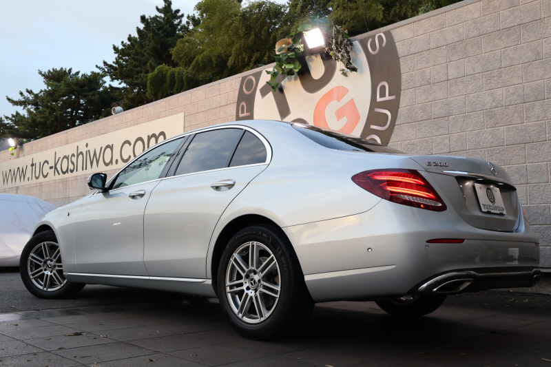 メルセデスベンツ Eクラス E200 AVG　ﾚｻﾞｰPKG ﾚｰﾀﾞｰｾｰﾌﾃｨPKG ｴｱﾊﾞﾗﾝｽPKG 黒革 全席ｼｰﾄﾋｰﾀｰ 純正12.3ｲﾝﾁﾅﾋﾞ地ﾃﾞｼﾞ 360°ｶﾒﾗ Burmesterｻﾗｳﾝﾄﾞ Applecarplay Android Auto 電動Rｹﾞｰﾄ PTS LEDﾍｯﾄﾞ ｱﾅﾛｸﾞ時計　2年保証