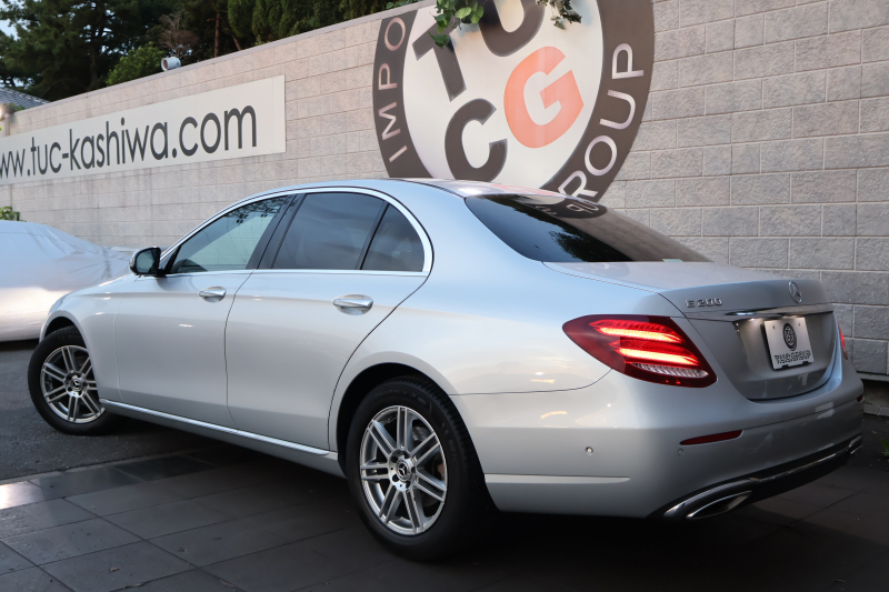 メルセデスベンツ Eクラス E200 AVG　ﾚｻﾞｰPKG ﾚｰﾀﾞｰｾｰﾌﾃｨPKG ｴｱﾊﾞﾗﾝｽPKG 黒革 全席ｼｰﾄﾋｰﾀｰ 純正12.3ｲﾝﾁﾅﾋﾞ地ﾃﾞｼﾞ 360°ｶﾒﾗ Burmesterｻﾗｳﾝﾄﾞ Applecarplay Android Auto 電動Rｹﾞｰﾄ PTS LEDﾍｯﾄﾞ ｱﾅﾛｸﾞ時計　2年保証