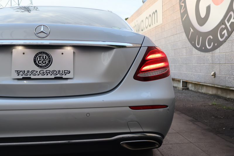 メルセデスベンツ Eクラス E200 AVG　ﾚｻﾞｰPKG ﾚｰﾀﾞｰｾｰﾌﾃｨPKG ｴｱﾊﾞﾗﾝｽPKG 黒革 全席ｼｰﾄﾋｰﾀｰ 純正12.3ｲﾝﾁﾅﾋﾞ地ﾃﾞｼﾞ 360°ｶﾒﾗ Burmesterｻﾗｳﾝﾄﾞ Applecarplay Android Auto 電動Rｹﾞｰﾄ PTS LEDﾍｯﾄﾞ ｱﾅﾛｸﾞ時計　2年保証