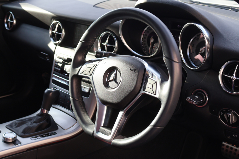 メルセデスベンツ SLKクラス SLK200 ﾚｰﾀﾞｰｾｰﾌﾃｨｴﾃﾞｨｼｮﾝ　限定100台 AMGｽﾎﾟｰﾂPKG ﾚｰﾀﾞｰｾｰﾌﾃｨPKG ﾏｼﾞｯｸｽｶｲｺﾝﾄﾛｰﾙﾊﾞﾘｵR ﾍﾞﾝｶﾞﾙﾚｯﾄﾞﾅｯﾊﾟ革 ｼｰﾄﾋｰﾀｰ 純正ﾅﾋﾞ地ﾃﾞｼﾞ Bﾓﾆﾀｰ ECOｽﾄｯﾌﾟ ｷｾﾉﾝﾍｯﾄﾞ AMG18AW　2年保証