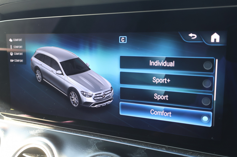 メルセデスベンツ Eクラス E220d 4MATIC ｵｰﾙﾃﾚｲﾝ(ISG搭載ﾓﾃﾞﾙ)　後期型 ｴｸｽｸﾙｰｼﾌﾞPKG ｴﾅｼﾞｬｲｼﾞﾝｸﾞPKG ﾚｰﾀﾞｰｾｰﾌﾃｨPKG 1ｵｰﾅｰ ﾊﾟﾉﾗﾏSR ﾌﾞﾗｯｸ革 ｼｰﾄﾋｰﾀ ﾍﾞﾝﾁﾚｰﾀ MBUX ARﾅﾋﾞｹﾞｰｼｮﾝ Burmester ﾜｲﾔﾚｽﾁｬｰｼﾞﾝｸﾞ HUD ｴｱｻｽ 純正19ｲﾝﾁAW　新車保証