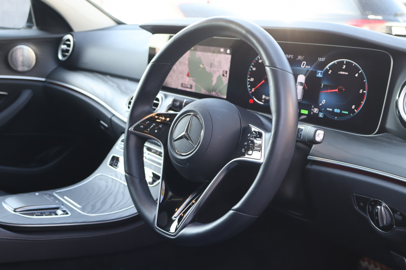 メルセデスベンツ Eクラス E220d 4MATIC ｵｰﾙﾃﾚｲﾝ(ISG搭載ﾓﾃﾞﾙ)　後期型 ｴｸｽｸﾙｰｼﾌﾞPKG ｴﾅｼﾞｬｲｼﾞﾝｸﾞPKG ﾚｰﾀﾞｰｾｰﾌﾃｨPKG 1ｵｰﾅｰ ﾊﾟﾉﾗﾏSR ﾌﾞﾗｯｸ革 ｼｰﾄﾋｰﾀ ﾍﾞﾝﾁﾚｰﾀ MBUX ARﾅﾋﾞｹﾞｰｼｮﾝ Burmester ﾜｲﾔﾚｽﾁｬｰｼﾞﾝｸﾞ HUD ｴｱｻｽ 純正19ｲﾝﾁAW　新車保証