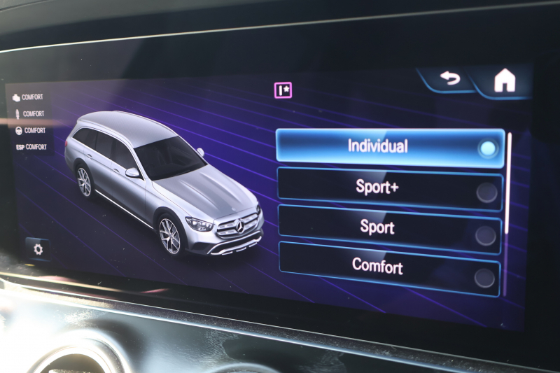 メルセデスベンツ Eクラス E220d 4MATIC ｵｰﾙﾃﾚｲﾝ(ISG搭載ﾓﾃﾞﾙ)　後期型 ｴｸｽｸﾙｰｼﾌﾞPKG ｴﾅｼﾞｬｲｼﾞﾝｸﾞPKG ﾚｰﾀﾞｰｾｰﾌﾃｨPKG 1ｵｰﾅｰ ﾊﾟﾉﾗﾏSR ﾌﾞﾗｯｸ革 ｼｰﾄﾋｰﾀ ﾍﾞﾝﾁﾚｰﾀ MBUX ARﾅﾋﾞｹﾞｰｼｮﾝ Burmester ﾜｲﾔﾚｽﾁｬｰｼﾞﾝｸﾞ HUD ｴｱｻｽ 純正19ｲﾝﾁAW　新車保証