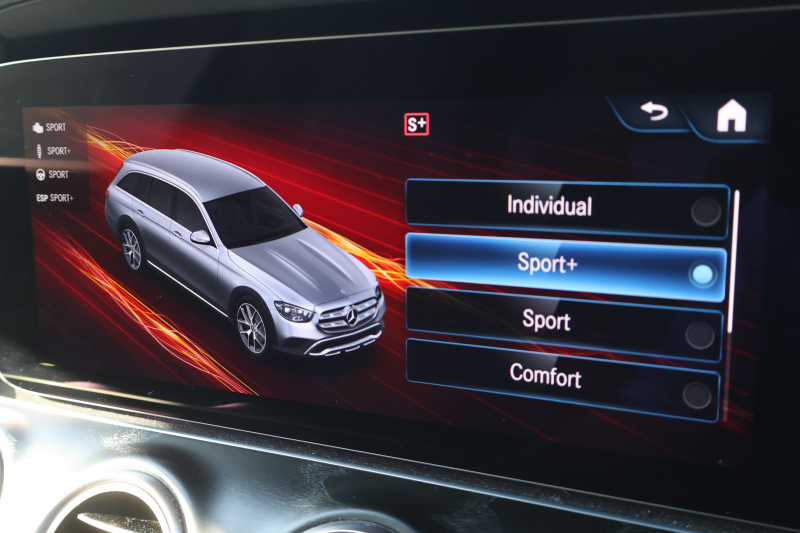 メルセデスベンツ Eクラス E220d 4MATIC ｵｰﾙﾃﾚｲﾝ(ISG搭載ﾓﾃﾞﾙ)　後期型 ｴｸｽｸﾙｰｼﾌﾞPKG ｴﾅｼﾞｬｲｼﾞﾝｸﾞPKG ﾚｰﾀﾞｰｾｰﾌﾃｨPKG 1ｵｰﾅｰ ﾊﾟﾉﾗﾏSR ﾌﾞﾗｯｸ革 ｼｰﾄﾋｰﾀ ﾍﾞﾝﾁﾚｰﾀ MBUX ARﾅﾋﾞｹﾞｰｼｮﾝ Burmester ﾜｲﾔﾚｽﾁｬｰｼﾞﾝｸﾞ HUD ｴｱｻｽ 純正19ｲﾝﾁAW　新車保証