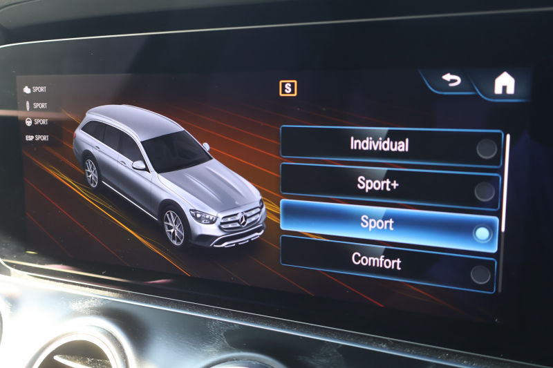 メルセデスベンツ Eクラス E220d 4MATIC ｵｰﾙﾃﾚｲﾝ(ISG搭載ﾓﾃﾞﾙ)　後期型 ｴｸｽｸﾙｰｼﾌﾞPKG ｴﾅｼﾞｬｲｼﾞﾝｸﾞPKG ﾚｰﾀﾞｰｾｰﾌﾃｨPKG 1ｵｰﾅｰ ﾊﾟﾉﾗﾏSR ﾌﾞﾗｯｸ革 ｼｰﾄﾋｰﾀ ﾍﾞﾝﾁﾚｰﾀ MBUX ARﾅﾋﾞｹﾞｰｼｮﾝ Burmester ﾜｲﾔﾚｽﾁｬｰｼﾞﾝｸﾞ HUD ｴｱｻｽ 純正19ｲﾝﾁAW　新車保証