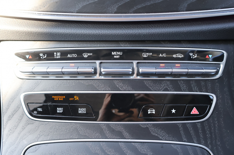 メルセデスベンツ Eクラス E220d 4MATIC ｵｰﾙﾃﾚｲﾝ(ISG搭載ﾓﾃﾞﾙ)　後期型 ｴｸｽｸﾙｰｼﾌﾞPKG ｴﾅｼﾞｬｲｼﾞﾝｸﾞPKG ﾚｰﾀﾞｰｾｰﾌﾃｨPKG 1ｵｰﾅｰ ﾊﾟﾉﾗﾏSR ﾌﾞﾗｯｸ革 ｼｰﾄﾋｰﾀ ﾍﾞﾝﾁﾚｰﾀ MBUX ARﾅﾋﾞｹﾞｰｼｮﾝ Burmester ﾜｲﾔﾚｽﾁｬｰｼﾞﾝｸﾞ HUD ｴｱｻｽ 純正19ｲﾝﾁAW　新車保証