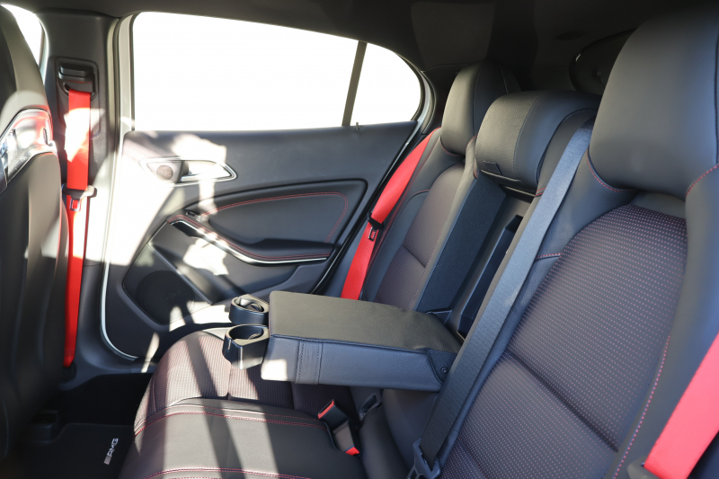 AMG GLA GLA45 AMG 4MATIC Edition1　特別仕様車 専用ｴｱﾛﾊﾟｰﾂ  専用ｻｲﾄﾞﾃﾞｶｰﾙ ﾚｰﾀﾞｰｾｰﾌﾃｨPKG AMGﾊﾟﾌｫｰﾏﾝｽｼｰﾄ AMGﾊﾟﾌｫｰﾏﾝｽｽﾃｱ ﾒﾓﾘｰ機能付ﾊﾟﾜｰｼｰﾄ ｼｰﾄﾋｰﾀｰ 純正ﾅﾋﾞ地ﾃﾞｼﾞ Bﾓﾆﾀｰ 電動Rｹﾞｰﾄ ｷｾﾉﾝﾍｯﾄﾞ PTS AMG20AW　2年保証