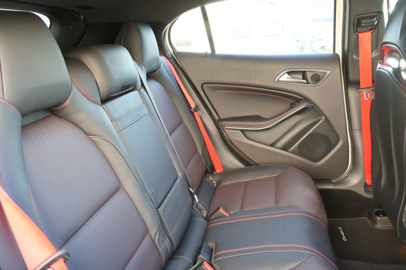 AMG GLA GLA45 AMG 4MATIC Edition1　特別仕様車 専用ｴｱﾛﾊﾟｰﾂ  専用ｻｲﾄﾞﾃﾞｶｰﾙ ﾚｰﾀﾞｰｾｰﾌﾃｨPKG AMGﾊﾟﾌｫｰﾏﾝｽｼｰﾄ AMGﾊﾟﾌｫｰﾏﾝｽｽﾃｱ ﾒﾓﾘｰ機能付ﾊﾟﾜｰｼｰﾄ ｼｰﾄﾋｰﾀｰ 純正ﾅﾋﾞ地ﾃﾞｼﾞ Bﾓﾆﾀｰ 電動Rｹﾞｰﾄ ｷｾﾉﾝﾍｯﾄﾞ PTS AMG20AW　2年保証