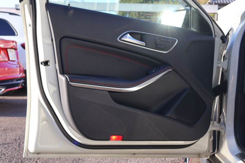 AMG GLA GLA45 AMG 4MATIC Edition1　特別仕様車 専用ｴｱﾛﾊﾟｰﾂ  専用ｻｲﾄﾞﾃﾞｶｰﾙ ﾚｰﾀﾞｰｾｰﾌﾃｨPKG AMGﾊﾟﾌｫｰﾏﾝｽｼｰﾄ AMGﾊﾟﾌｫｰﾏﾝｽｽﾃｱ ﾒﾓﾘｰ機能付ﾊﾟﾜｰｼｰﾄ ｼｰﾄﾋｰﾀｰ 純正ﾅﾋﾞ地ﾃﾞｼﾞ Bﾓﾆﾀｰ 電動Rｹﾞｰﾄ ｷｾﾉﾝﾍｯﾄﾞ PTS AMG20AW　2年保証