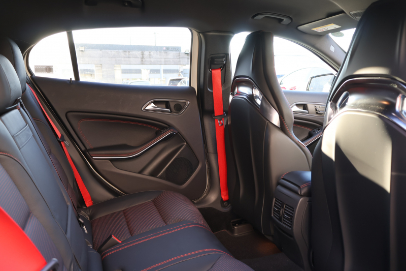 AMG GLA GLA45 AMG 4MATIC Edition1　特別仕様車 専用ｴｱﾛﾊﾟｰﾂ  専用ｻｲﾄﾞﾃﾞｶｰﾙ ﾚｰﾀﾞｰｾｰﾌﾃｨPKG AMGﾊﾟﾌｫｰﾏﾝｽｼｰﾄ AMGﾊﾟﾌｫｰﾏﾝｽｽﾃｱ ﾒﾓﾘｰ機能付ﾊﾟﾜｰｼｰﾄ ｼｰﾄﾋｰﾀｰ 純正ﾅﾋﾞ地ﾃﾞｼﾞ Bﾓﾆﾀｰ 電動Rｹﾞｰﾄ ｷｾﾉﾝﾍｯﾄﾞ PTS AMG20AW　2年保証