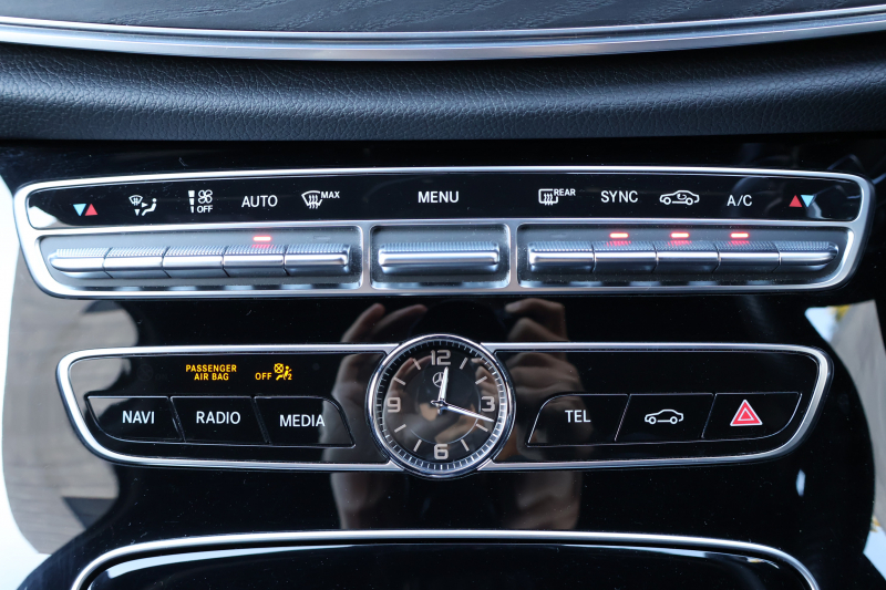 メルセデスベンツ Eクラス E220d ｽﾃｰｼｮﾝﾜｺﾞﾝ AVG ｽﾎﾟｰﾂ　ﾚｰﾀﾞｰｾｰﾌﾃｨPKG AMGｽﾀｲﾘﾝｸﾞPKG 黒ﾊｰﾌ革ｼｰﾄ ｼｰﾄﾋｰﾀｰ 純正ﾅﾋﾞ地ﾃﾞｼﾞ 360°ｶﾒﾗ Applecarplay Android Auto 電動Rｹﾞｰﾄ ﾌｯﾄﾄﾗﾝｸOP ﾏﾙﾁﾋﾞｰﾑLED 純正ﾙｰﾌｷｬﾘｱ AMG19AW　2年保証