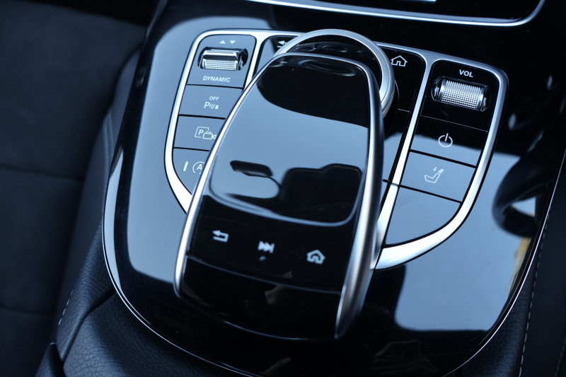 メルセデスベンツ Eクラス E220d ｽﾃｰｼｮﾝﾜｺﾞﾝ AVG ｽﾎﾟｰﾂ　ﾚｰﾀﾞｰｾｰﾌﾃｨPKG AMGｽﾀｲﾘﾝｸﾞPKG 黒ﾊｰﾌ革ｼｰﾄ ｼｰﾄﾋｰﾀｰ 純正ﾅﾋﾞ地ﾃﾞｼﾞ 360°ｶﾒﾗ Applecarplay Android Auto 電動Rｹﾞｰﾄ ﾌｯﾄﾄﾗﾝｸOP ﾏﾙﾁﾋﾞｰﾑLED 純正ﾙｰﾌｷｬﾘｱ AMG19AW　2年保証