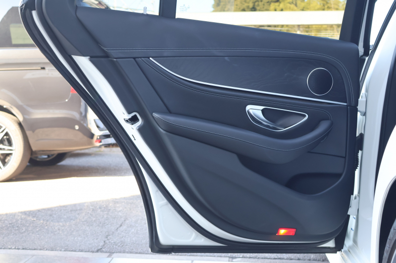 メルセデスベンツ Eクラス E220d ｽﾃｰｼｮﾝﾜｺﾞﾝ AVG ｽﾎﾟｰﾂ　ﾚｰﾀﾞｰｾｰﾌﾃｨPKG AMGｽﾀｲﾘﾝｸﾞPKG 黒ﾊｰﾌ革ｼｰﾄ ｼｰﾄﾋｰﾀｰ 純正ﾅﾋﾞ地ﾃﾞｼﾞ 360°ｶﾒﾗ Applecarplay Android Auto 電動Rｹﾞｰﾄ ﾌｯﾄﾄﾗﾝｸOP ﾏﾙﾁﾋﾞｰﾑLED 純正ﾙｰﾌｷｬﾘｱ AMG19AW　2年保証