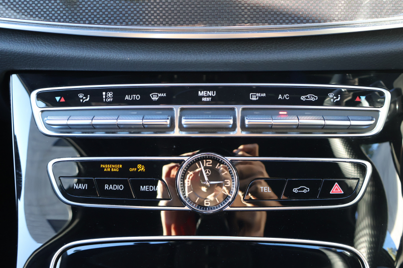 AMG Eクラス E43 4MATIC　ﾚｰﾀﾞｰｾｰﾌﾃｨPKG AMGｽﾀｲﾘﾝｸﾞPKG ｴｱﾊﾞﾗﾝｽPKG ﾊﾟﾉﾗﾏSR ｷｰﾚｽGO 黒ﾅｯﾊﾟ革 ｼｰﾄﾋｰﾀｰ 純正ﾅﾋﾞ地ﾃﾞｼﾞ 360°ｶﾒﾗ Burmesterｻﾗｳﾝﾄﾞ Applecarplay Android Auto 電動Rｹﾞｰﾄ HUD PTS AMG20ｲﾝﾁAW　2年保証