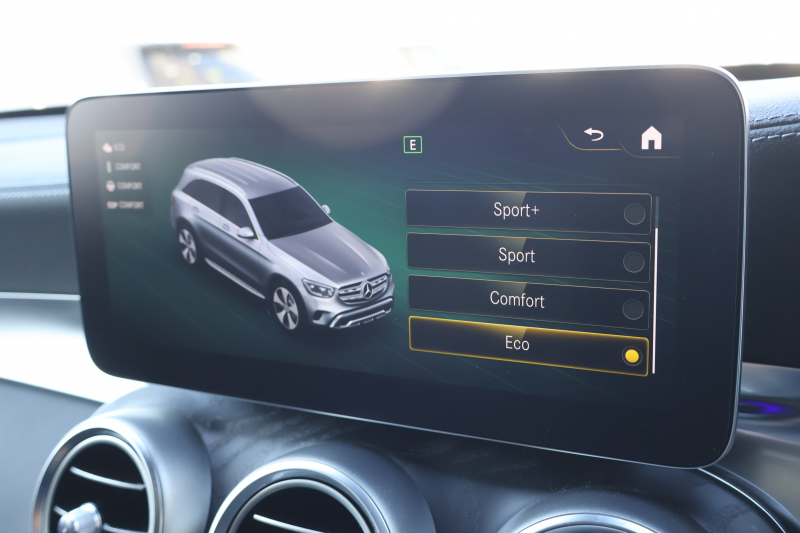 メルセデスベンツ GLC GLC300 4MATIC AMGﾗｲﾝ　後期型 ﾚｻﾞｰｴｸｽｸﾙｰｼﾌﾞPKG ﾚｰﾀﾞｰｾｰﾌﾃｨPKG ｴｱﾊﾞﾗﾝｽPKG ﾊﾟﾉﾗﾏSR 黒革 ｼｰﾄﾋｰﾀ ﾍﾞﾝﾁﾚｰﾀ 純正10.25ｲﾝﾁﾅﾋﾞ地ﾃﾞｼﾞ ｺｯｸﾋﾟｯﾄDisp 360°ｶﾒﾗ Burmester 電動Rｹﾞｰﾄ HUD AMG20ｲﾝﾁAW　2年保証