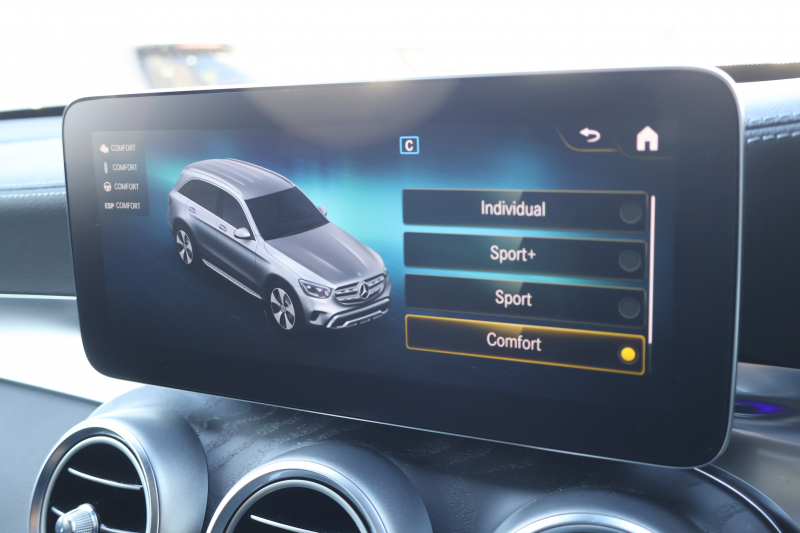 メルセデスベンツ GLC GLC300 4MATIC AMGﾗｲﾝ　後期型 ﾚｻﾞｰｴｸｽｸﾙｰｼﾌﾞPKG ﾚｰﾀﾞｰｾｰﾌﾃｨPKG ｴｱﾊﾞﾗﾝｽPKG ﾊﾟﾉﾗﾏSR 黒革 ｼｰﾄﾋｰﾀ ﾍﾞﾝﾁﾚｰﾀ 純正10.25ｲﾝﾁﾅﾋﾞ地ﾃﾞｼﾞ ｺｯｸﾋﾟｯﾄDisp 360°ｶﾒﾗ Burmester 電動Rｹﾞｰﾄ HUD AMG20ｲﾝﾁAW　2年保証