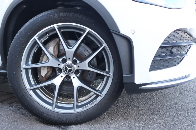メルセデスベンツ GLC GLC300 4MATIC AMGﾗｲﾝ　後期型 ﾚｻﾞｰｴｸｽｸﾙｰｼﾌﾞPKG ﾚｰﾀﾞｰｾｰﾌﾃｨPKG ｴｱﾊﾞﾗﾝｽPKG ﾊﾟﾉﾗﾏSR 黒革 ｼｰﾄﾋｰﾀ ﾍﾞﾝﾁﾚｰﾀ 純正10.25ｲﾝﾁﾅﾋﾞ地ﾃﾞｼﾞ ｺｯｸﾋﾟｯﾄDisp 360°ｶﾒﾗ Burmester 電動Rｹﾞｰﾄ HUD AMG20ｲﾝﾁAW　2年保証