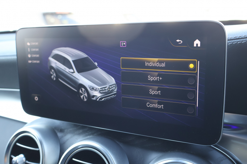 メルセデスベンツ GLC GLC300 4MATIC AMGﾗｲﾝ　後期型 ﾚｻﾞｰｴｸｽｸﾙｰｼﾌﾞPKG ﾚｰﾀﾞｰｾｰﾌﾃｨPKG ｴｱﾊﾞﾗﾝｽPKG ﾊﾟﾉﾗﾏSR 黒革 ｼｰﾄﾋｰﾀ ﾍﾞﾝﾁﾚｰﾀ 純正10.25ｲﾝﾁﾅﾋﾞ地ﾃﾞｼﾞ ｺｯｸﾋﾟｯﾄDisp 360°ｶﾒﾗ Burmester 電動Rｹﾞｰﾄ HUD AMG20ｲﾝﾁAW　2年保証