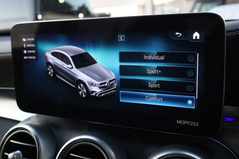 メルセデスベンツ GLCクーペ GLC220d 4MATIC ｸｰﾍﾟ AMGﾗｲﾝ　後期型 ﾚｻﾞｰｴｸｽｸﾙｰｼﾌﾞPKG ﾚｰﾀﾞｰｾｰﾌﾃｨPKG ｴｱﾊﾞﾗﾝｽPKG ｶﾞﾗｽSR 黒革 ｼｰﾄﾋｰﾀ ﾍﾞﾝﾁﾚｰﾀ 純正10.25ｲﾝﾁﾅﾋﾞ地ﾃﾞｼﾞ ｺｯｸﾋﾟｯﾄDisp 360°ｶﾒﾗ Burmester 電動Rｹﾞｰﾄ HUD AMG19ｲﾝﾁAW　2年保証