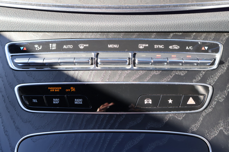 メルセデスベンツ Eクラス E200 ｽﾎﾟｰﾂ（BSG搭載ﾓﾃﾞﾙ）　後期型 AMGﾗｲﾝｲﾝﾃﾘｱPKG ｴｸｽｸﾙｰｼﾌﾞPKG ﾚｰﾀﾞｰｾｰﾌﾃｨPKG ﾊﾟﾉﾗﾏSR 黒ﾅｯﾊﾟ革 ｼｰﾄﾋｰﾀ MBUX 純正ﾅﾋﾞ地ﾃﾞｼﾞ  AppleCarPlay 360°ｶﾒﾗ Burmester ﾜｲﾔﾚｽﾁｬｰｼﾞﾝｸﾞ HUD PTS AMG19ｲﾝﾁAW　2年保証