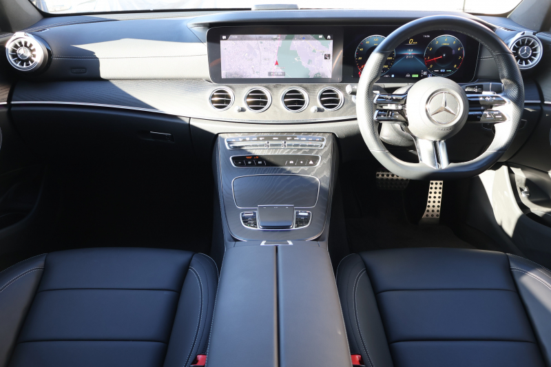 メルセデスベンツ Eクラス E200 ｽﾎﾟｰﾂ（BSG搭載ﾓﾃﾞﾙ）　後期型 AMGﾗｲﾝｲﾝﾃﾘｱPKG ｴｸｽｸﾙｰｼﾌﾞPKG ﾚｰﾀﾞｰｾｰﾌﾃｨPKG ﾊﾟﾉﾗﾏSR 黒ﾅｯﾊﾟ革 ｼｰﾄﾋｰﾀ MBUX 純正ﾅﾋﾞ地ﾃﾞｼﾞ  AppleCarPlay 360°ｶﾒﾗ Burmester ﾜｲﾔﾚｽﾁｬｰｼﾞﾝｸﾞ HUD PTS AMG19ｲﾝﾁAW　2年保証