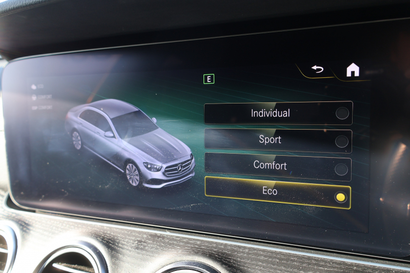 メルセデスベンツ Eクラス E200 ｽﾎﾟｰﾂ（BSG搭載ﾓﾃﾞﾙ）　後期型 AMGﾗｲﾝｲﾝﾃﾘｱPKG ｴｸｽｸﾙｰｼﾌﾞPKG ﾚｰﾀﾞｰｾｰﾌﾃｨPKG ﾊﾟﾉﾗﾏSR 黒ﾅｯﾊﾟ革 ｼｰﾄﾋｰﾀ MBUX 純正ﾅﾋﾞ地ﾃﾞｼﾞ  AppleCarPlay 360°ｶﾒﾗ Burmester ﾜｲﾔﾚｽﾁｬｰｼﾞﾝｸﾞ HUD PTS AMG19ｲﾝﾁAW　2年保証