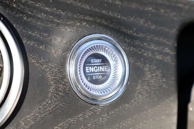 メルセデスベンツ Eクラス E200 ｽﾎﾟｰﾂ（BSG搭載ﾓﾃﾞﾙ）　後期型 AMGﾗｲﾝｲﾝﾃﾘｱPKG ｴｸｽｸﾙｰｼﾌﾞPKG ﾚｰﾀﾞｰｾｰﾌﾃｨPKG ﾊﾟﾉﾗﾏSR 黒ﾅｯﾊﾟ革 ｼｰﾄﾋｰﾀ MBUX 純正ﾅﾋﾞ地ﾃﾞｼﾞ  AppleCarPlay 360°ｶﾒﾗ Burmester ﾜｲﾔﾚｽﾁｬｰｼﾞﾝｸﾞ HUD PTS AMG19ｲﾝﾁAW　2年保証