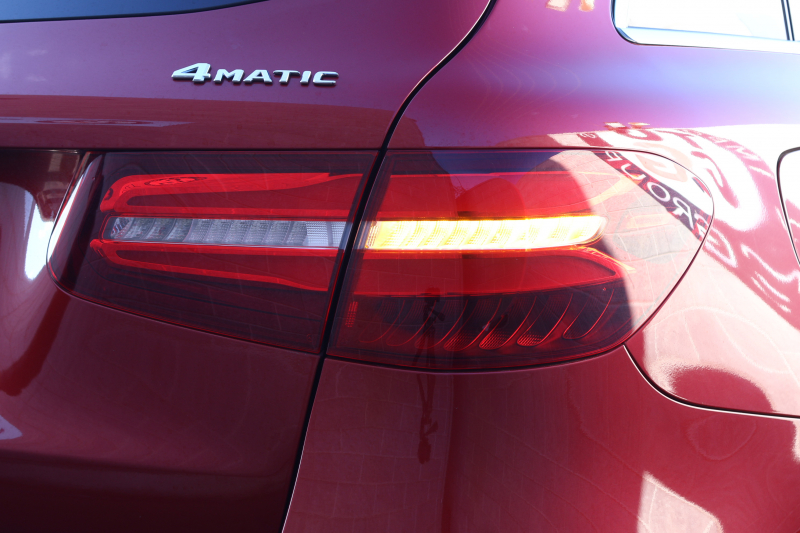 メルセデスベンツ GLC GLC220d 4MATIC ｽﾎﾟｰﾂ 本革仕様　AMGｽﾀｲﾘﾝｸﾞPKG ｴｱﾊﾞﾗﾝｽPKG ﾚｰﾀﾞｰｾｰﾌﾃｨPKG  ﾊﾟﾉﾗﾏSR 黒革ｼｰﾄ ｼｰﾄﾋｰﾀｰ ｷｰﾚｽGO 純正ﾅﾋﾞ地ﾃﾞｼﾞ 360度ｶﾒﾗｼｽﾃﾑ Burmester  電動Rｹﾞｰﾄ ﾌｯﾄﾄﾗﾝｸOP LEDﾍｯﾄﾞﾗｲﾄ PTS AMG19ｲﾝﾁAW　2年保証