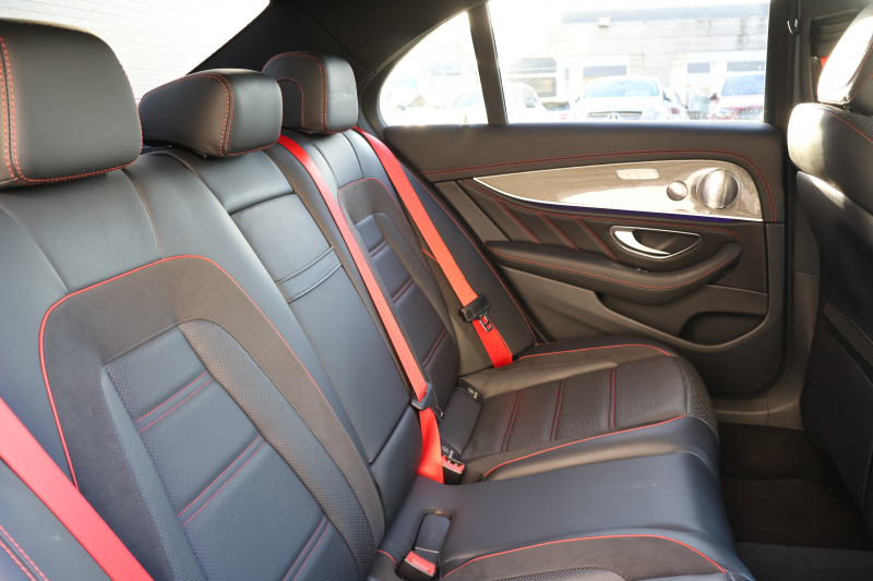 AMG Eクラス E53 4MATIC+(ISG搭載ﾓﾃﾞﾙ)　ﾚｰﾀﾞｰｾｰﾌﾃｨPKG ｴｸｽｸﾙｰｼﾌﾞPKG ｴｱﾊﾞﾗﾝｽPKG ﾊﾟﾉﾗﾏSR ｷｰﾚｽGO 黒ﾅｯﾊﾟ革 ｼｰﾄﾋｰﾀｰ 純正ﾅﾋﾞ地ﾃﾞｼﾞ 360°ｶﾒﾗ Burmesterｻﾗｳﾝﾄﾞ Applecarplay Android Auto 電動Rｹﾞｰﾄ HUD PTS AMG20ｲﾝﾁAW　2年保証