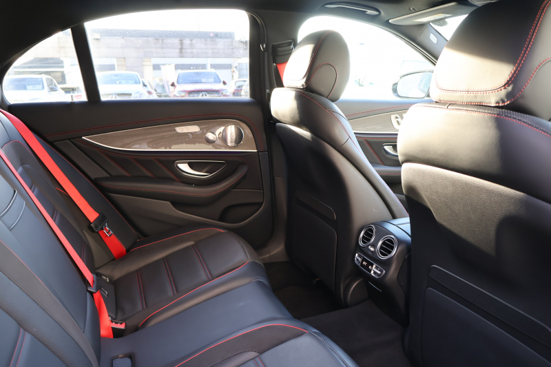 AMG Eクラス E53 4MATIC+(ISG搭載ﾓﾃﾞﾙ)　ﾚｰﾀﾞｰｾｰﾌﾃｨPKG ｴｸｽｸﾙｰｼﾌﾞPKG ｴｱﾊﾞﾗﾝｽPKG ﾊﾟﾉﾗﾏSR ｷｰﾚｽGO 黒ﾅｯﾊﾟ革 ｼｰﾄﾋｰﾀｰ 純正ﾅﾋﾞ地ﾃﾞｼﾞ 360°ｶﾒﾗ Burmesterｻﾗｳﾝﾄﾞ Applecarplay Android Auto 電動Rｹﾞｰﾄ HUD PTS AMG20ｲﾝﾁAW　2年保証