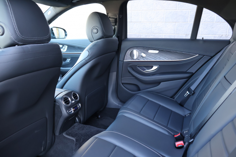 メルセデスベンツ Eクラス E200 ｽﾎﾟｰﾂ（BSG搭載ﾓﾃﾞﾙ）　後期型 AMGﾗｲﾝｲﾝﾃﾘｱPKG ｴｸｽｸﾙｰｼﾌﾞPKG ﾚｰﾀﾞｰｾｰﾌﾃｨPKG ﾊﾟﾉﾗﾏSR 黒ﾅｯﾊﾟ革 ｼｰﾄﾋｰﾀ MBUX ARﾅﾋﾞ地ﾃﾞｼﾞ  AppleCarPlay 360°ｶﾒﾗ Burmester ﾜｲﾔﾚｽﾁｬｰｼﾞﾝｸﾞ HUD PTS AMG19ｲﾝﾁAW　2年保証