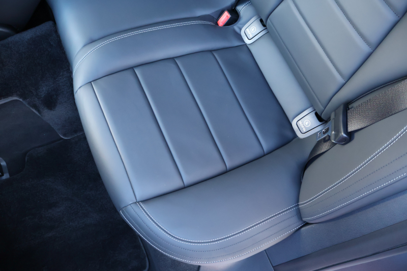 メルセデスベンツ Eクラス E200 ｽﾎﾟｰﾂ（BSG搭載ﾓﾃﾞﾙ）　後期型 AMGﾗｲﾝｲﾝﾃﾘｱPKG ｴｸｽｸﾙｰｼﾌﾞPKG ﾚｰﾀﾞｰｾｰﾌﾃｨPKG ﾊﾟﾉﾗﾏSR 黒ﾅｯﾊﾟ革 ｼｰﾄﾋｰﾀ MBUX ARﾅﾋﾞ地ﾃﾞｼﾞ  AppleCarPlay 360°ｶﾒﾗ Burmester ﾜｲﾔﾚｽﾁｬｰｼﾞﾝｸﾞ HUD PTS AMG19ｲﾝﾁAW　2年保証