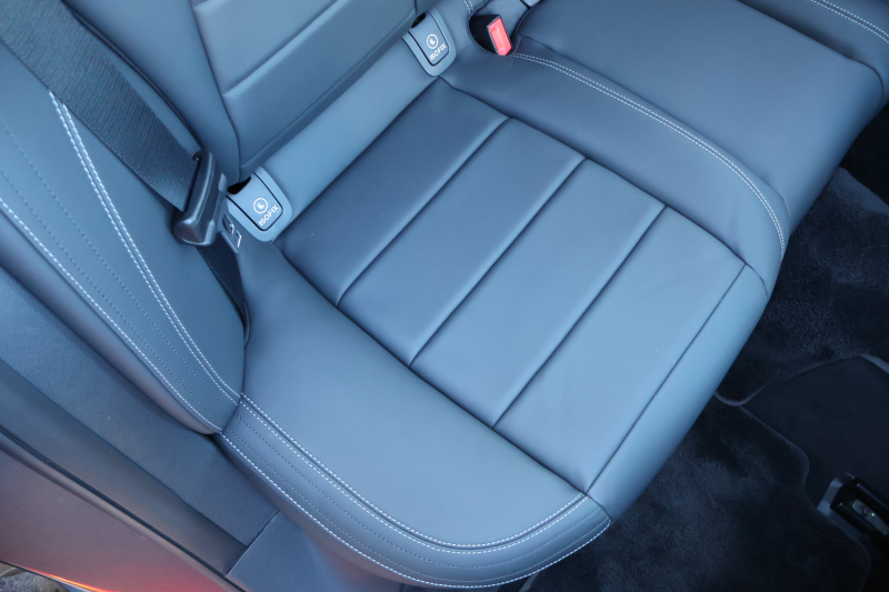 メルセデスベンツ Eクラス E200 ｽﾎﾟｰﾂ（BSG搭載ﾓﾃﾞﾙ）　後期型 AMGﾗｲﾝｲﾝﾃﾘｱPKG ｴｸｽｸﾙｰｼﾌﾞPKG ﾚｰﾀﾞｰｾｰﾌﾃｨPKG ﾊﾟﾉﾗﾏSR 黒ﾅｯﾊﾟ革 ｼｰﾄﾋｰﾀ MBUX ARﾅﾋﾞ地ﾃﾞｼﾞ  AppleCarPlay 360°ｶﾒﾗ Burmester ﾜｲﾔﾚｽﾁｬｰｼﾞﾝｸﾞ HUD PTS AMG19ｲﾝﾁAW　2年保証