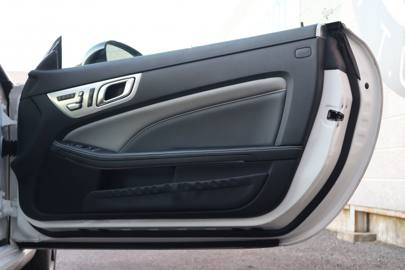 メルセデスベンツ SLCクラス SLC180 ｽﾎﾟｰﾂ ﾌｧｲﾅﾙｴﾃﾞｨｼｮﾝ　特別仕様車  AMGｽﾀｲﾘﾝｸﾞPKG ﾚｰﾀﾞｰｾｰﾌﾃｨPKG ﾏｼﾞｯｸｽｶｲｺﾝﾄﾛｰﾙﾊﾞﾘｵR ﾌﾞﾗｯｸ/ｼﾙﾊﾞｰﾂｰﾄｰﾝ革 ｼｰﾄﾋｰﾀｰ ｴｱｽｶｰﾌ 純正ﾅﾋﾞ地ﾃﾞｼﾞ Bﾓﾆﾀｰ  LEDﾍｯﾄﾞ AMGﾊﾟﾌｫｰﾏﾝｽｽﾃｱ 専用AMG18AW　2年保証