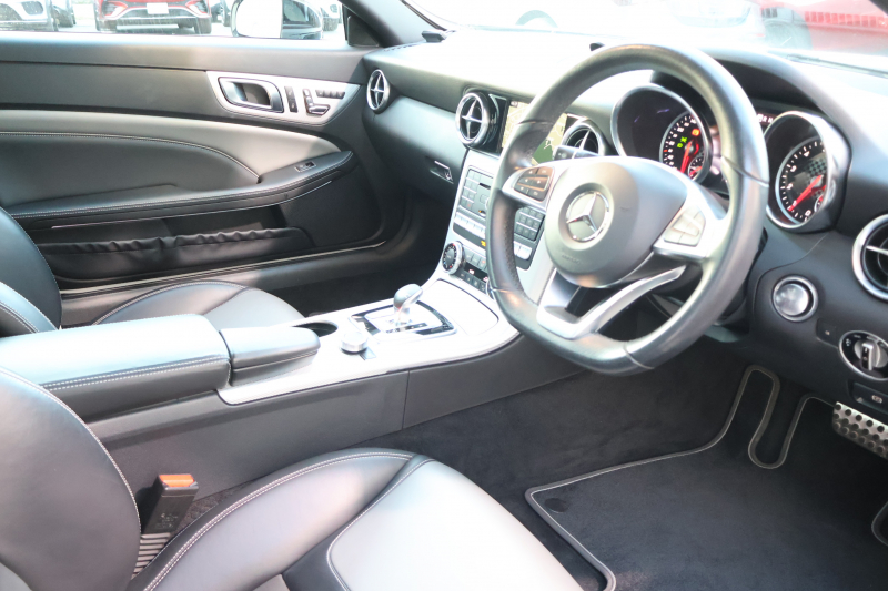 メルセデスベンツ SLCクラス SLC180 ｽﾎﾟｰﾂ ﾌｧｲﾅﾙｴﾃﾞｨｼｮﾝ　特別仕様車  AMGｽﾀｲﾘﾝｸﾞPKG ﾚｰﾀﾞｰｾｰﾌﾃｨPKG ﾏｼﾞｯｸｽｶｲｺﾝﾄﾛｰﾙﾊﾞﾘｵR ﾌﾞﾗｯｸ/ｼﾙﾊﾞｰﾂｰﾄｰﾝ革 ｼｰﾄﾋｰﾀｰ ｴｱｽｶｰﾌ 純正ﾅﾋﾞ地ﾃﾞｼﾞ Bﾓﾆﾀｰ  LEDﾍｯﾄﾞ AMGﾊﾟﾌｫｰﾏﾝｽｽﾃｱ 専用AMG18AW　2年保証