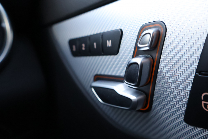 メルセデスベンツ SLCクラス SLC180 ｽﾎﾟｰﾂ ﾌｧｲﾅﾙｴﾃﾞｨｼｮﾝ　特別仕様車  AMGｽﾀｲﾘﾝｸﾞPKG ﾚｰﾀﾞｰｾｰﾌﾃｨPKG ﾏｼﾞｯｸｽｶｲｺﾝﾄﾛｰﾙﾊﾞﾘｵR ﾌﾞﾗｯｸ/ｼﾙﾊﾞｰﾂｰﾄｰﾝ革 ｼｰﾄﾋｰﾀｰ ｴｱｽｶｰﾌ 純正ﾅﾋﾞ地ﾃﾞｼﾞ Bﾓﾆﾀｰ  LEDﾍｯﾄﾞ AMGﾊﾟﾌｫｰﾏﾝｽｽﾃｱ 専用AMG18AW　2年保証